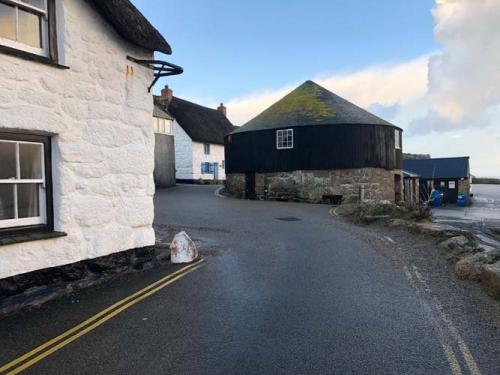 round house sennen
